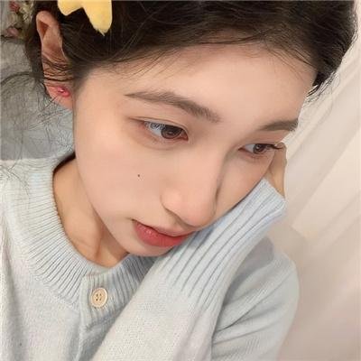院子里的女人